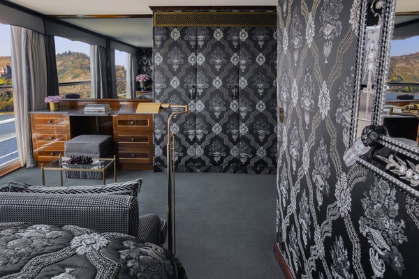 Uniworld Boutique S.S. ANTOINETTE Suite 25.jpg